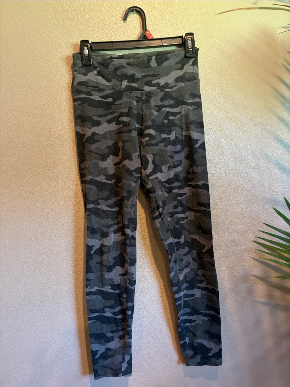 Express Women's Gray and Black Camo Leggings